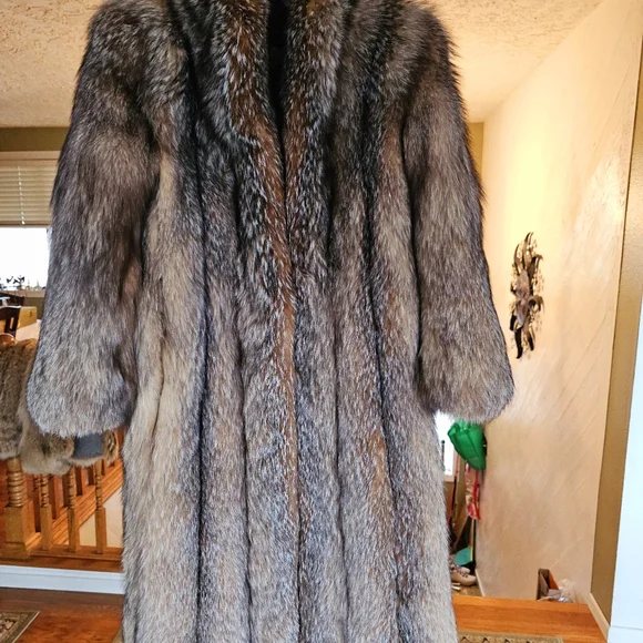 Silver Fox Fur Stroller, I Magnin - Picture 4 of 9